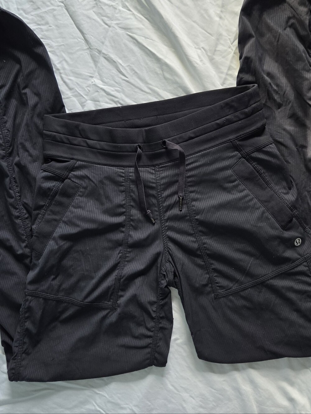 Lululemon | Studio Pant III (Tall) Size 4 - Picture 5 of 9